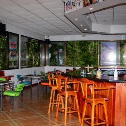 Cancha sintética y Sport Bar El Bosque