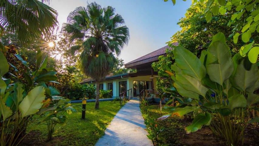 Crocodile Bay Resort